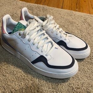 Like new!! Retro Adidas